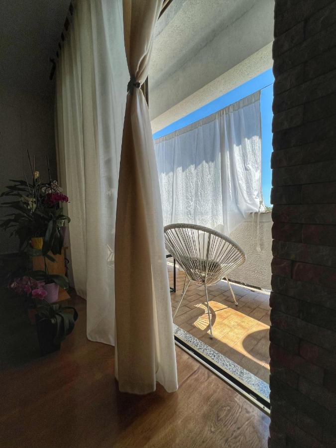 Apartmani Mia Palit Exterior photo