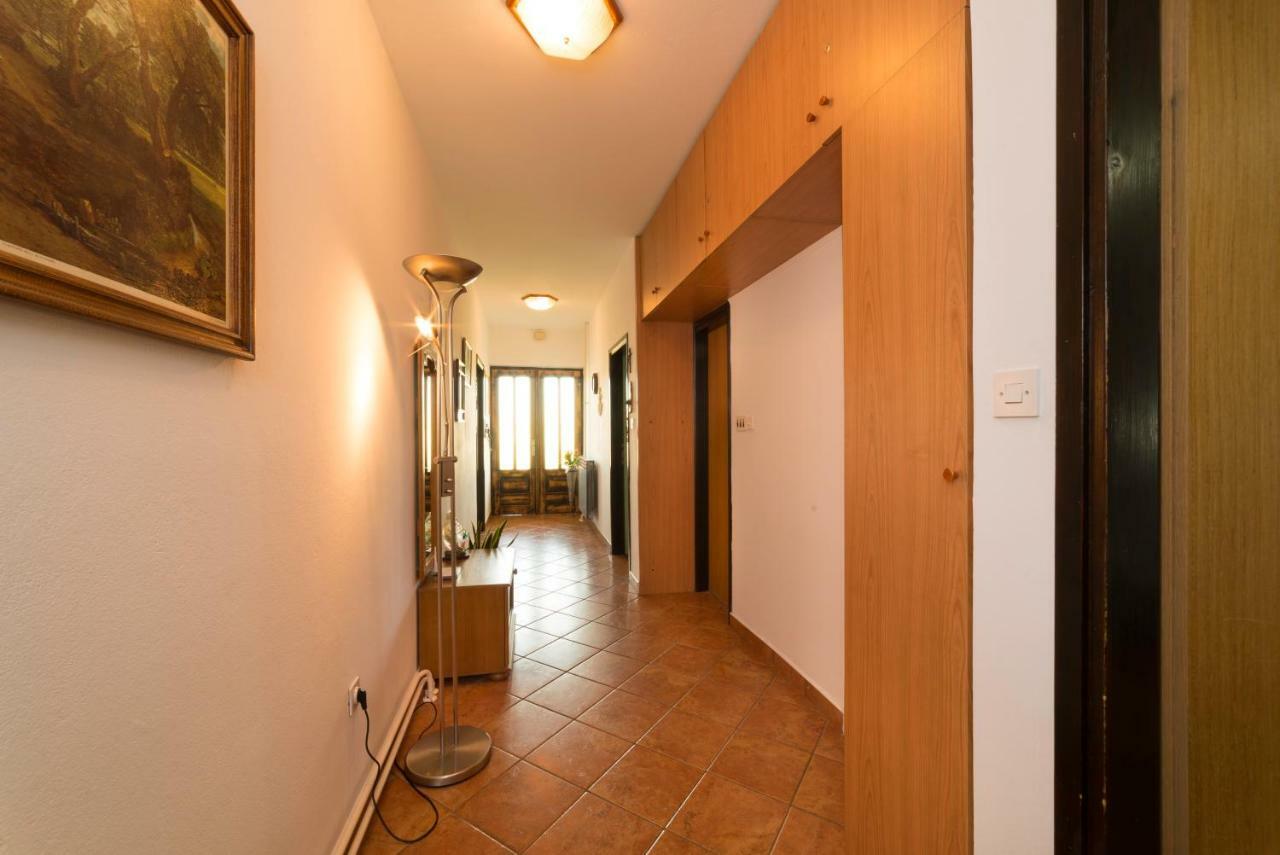 Apartmani Mia Palit Exterior photo